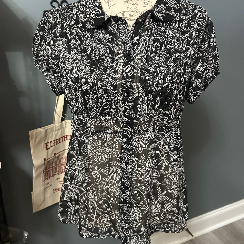 Apt. 9 Black and White Patterned Blouse- EUC Size Large